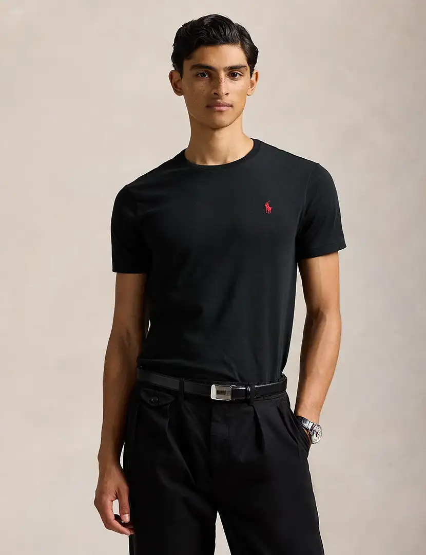 T-Shirt Slim Fit Preto Logotipo Vermelho