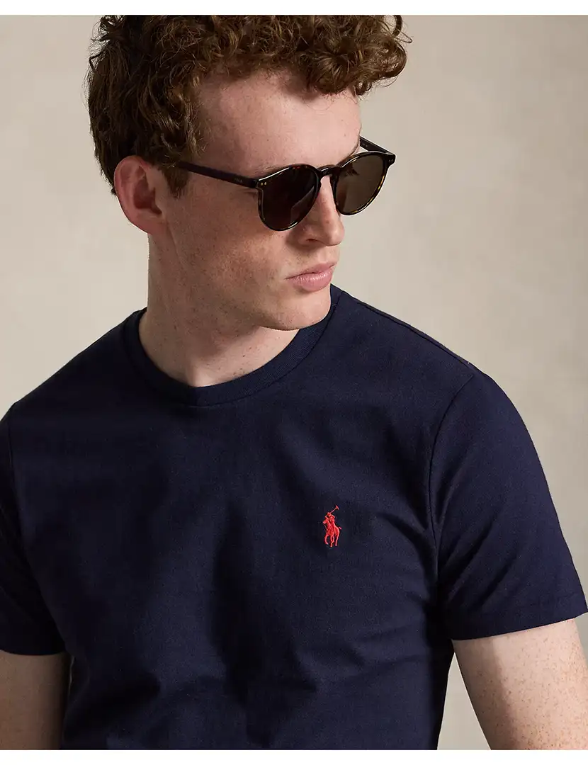 T-Shirt Slim Fit Azul Marinho Logotipo Vermelho