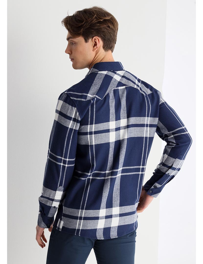 Camisa Homem com Padrão Azul e Branco