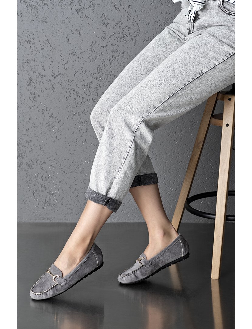 Mocassin com fivela Cinzento