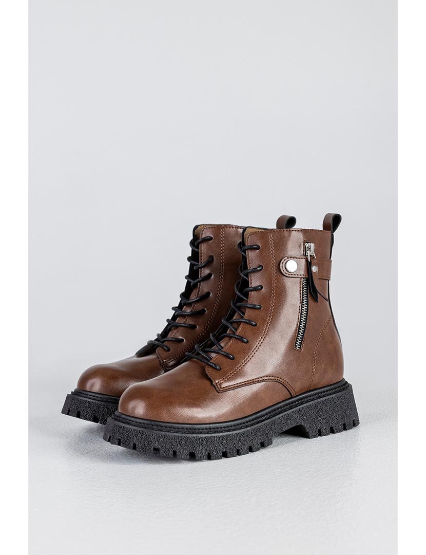 Botins com atacadores e fivela  Castanho