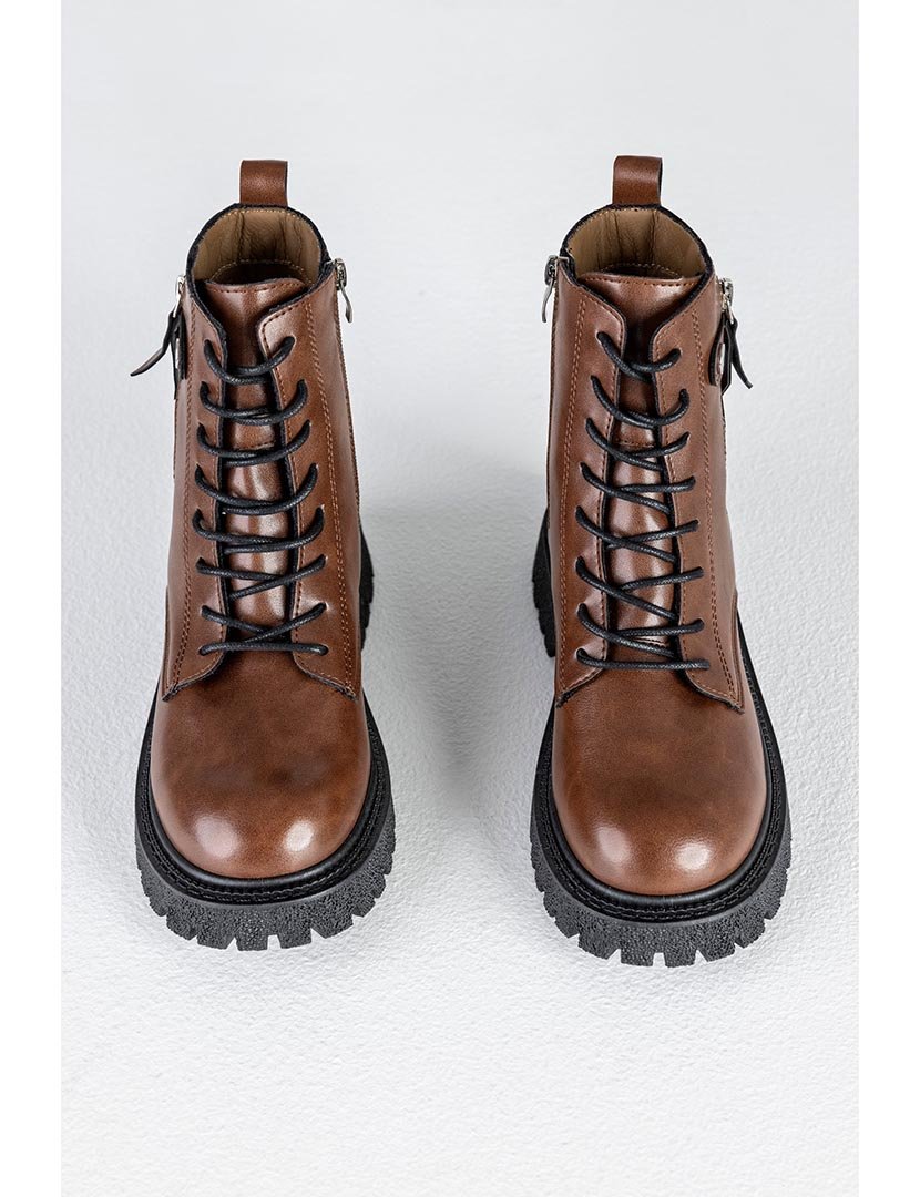 Botins com atacadores e fivela  Castanho