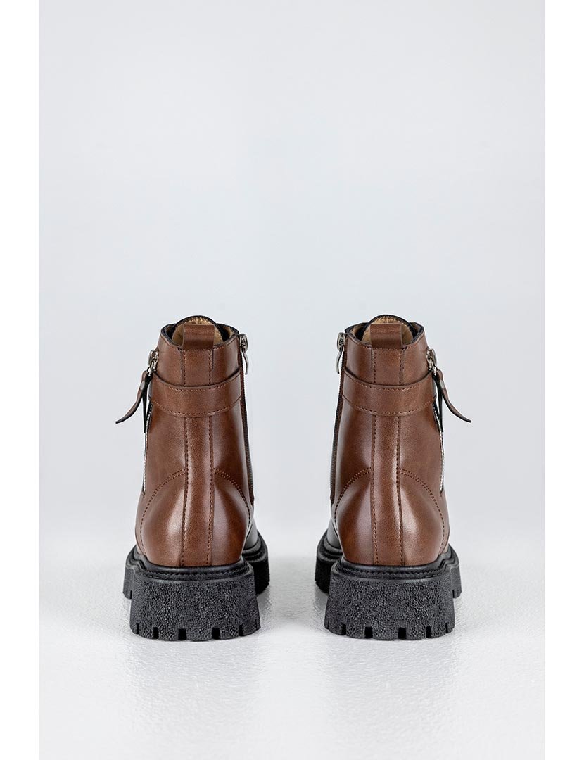 Botins com atacadores e fivela  Castanho