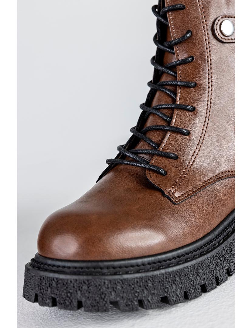 Botins com atacadores e fivela  Castanho