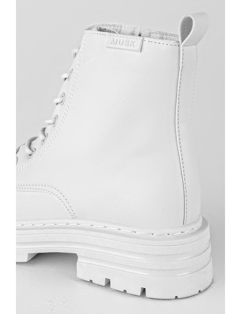 Botins com atacadores Branco