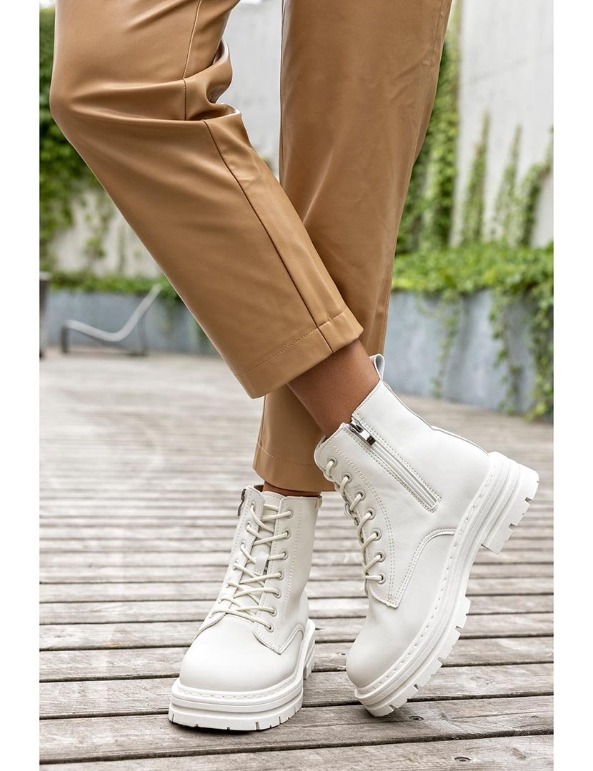 Botins com atacadores Branco