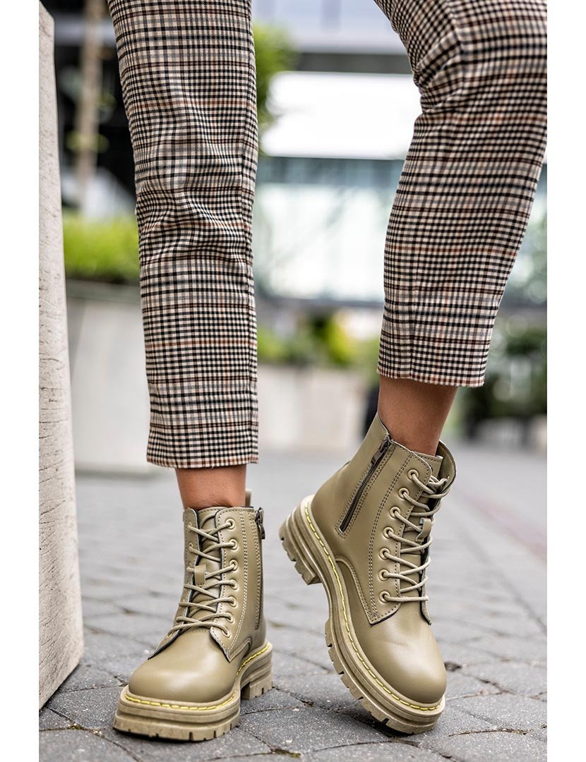 Botins com atacadores Verde