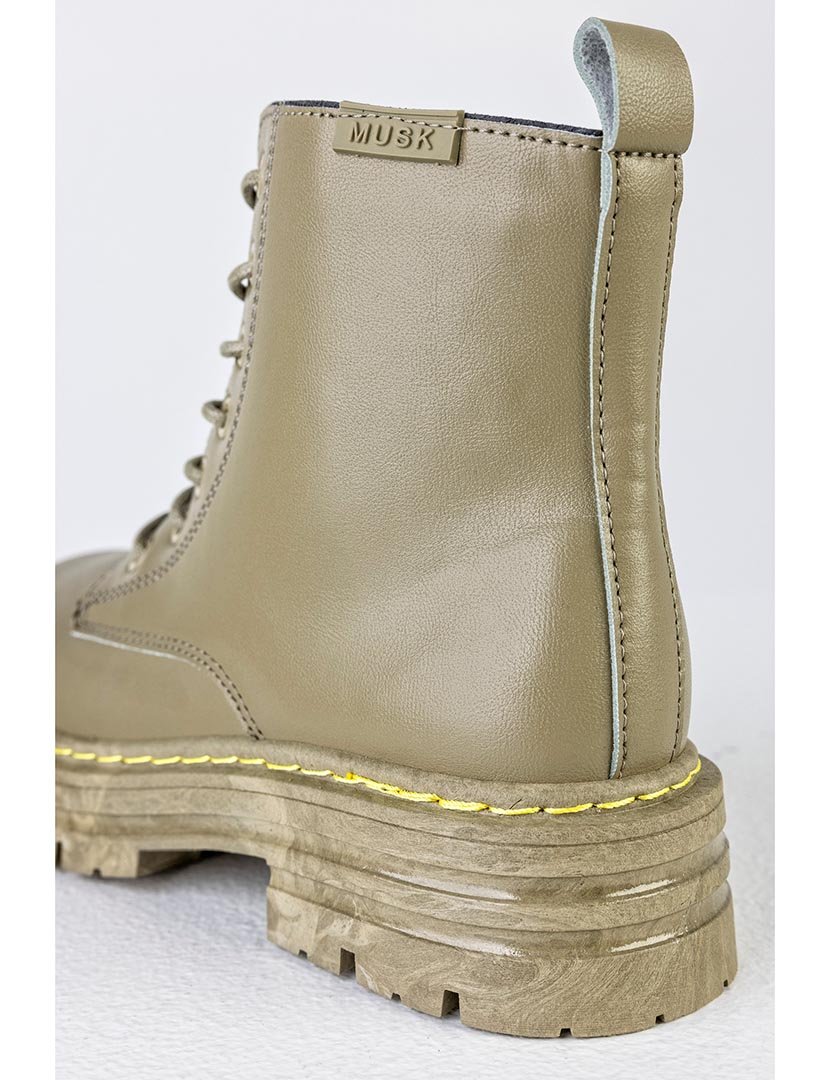 Botins com atacadores Verde