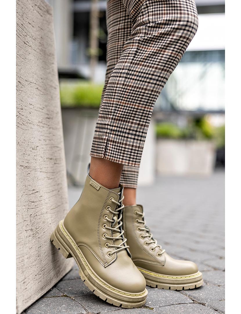 Botins com atacadores Verde