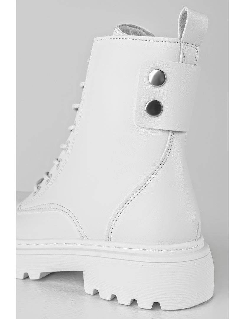 Botins com atacadores Bege