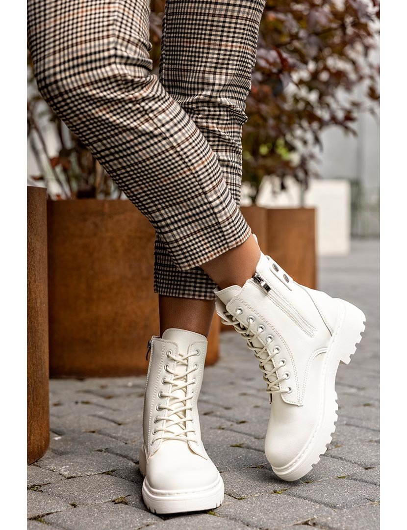 Botins com atacadores Bege