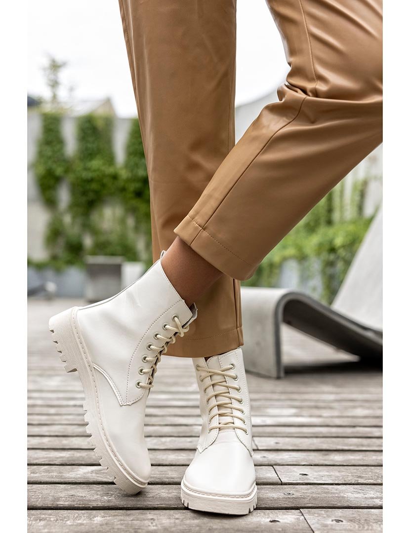 Botins com atacadores Branco