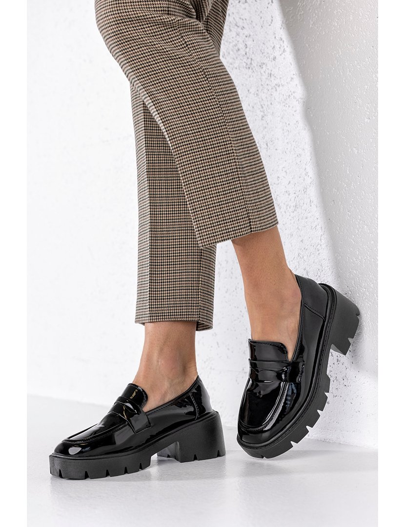 Mocassin de sola grossa envernizados Preto