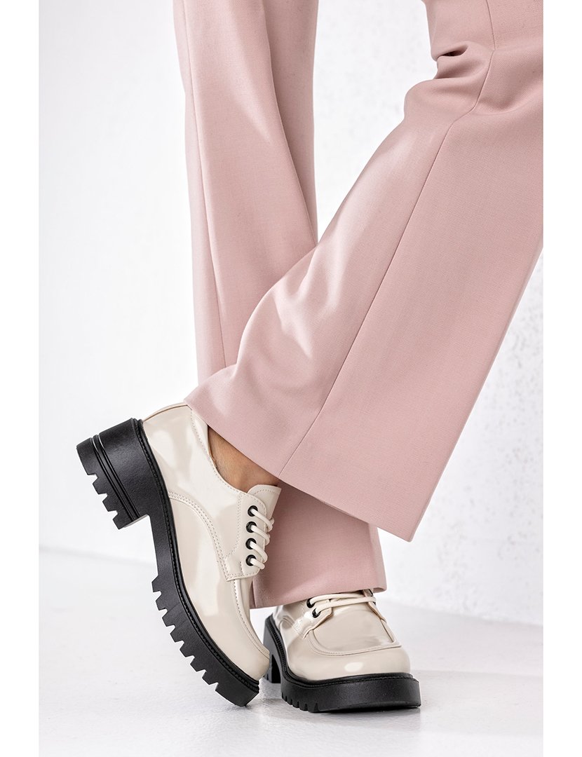 Sapatos Derby de sola grossa Bege