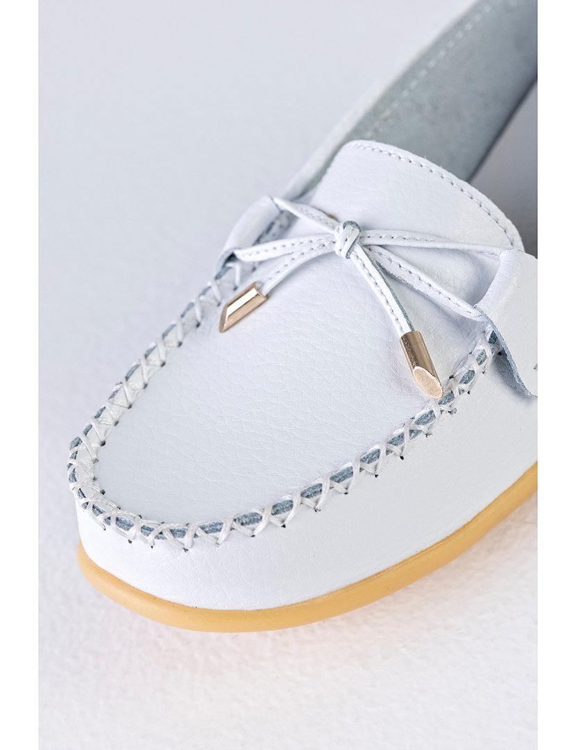 Mocassin Couro com laço Branco
