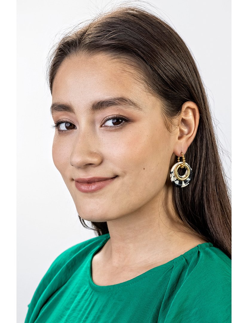 Brincos Dourados, Preto e Branco