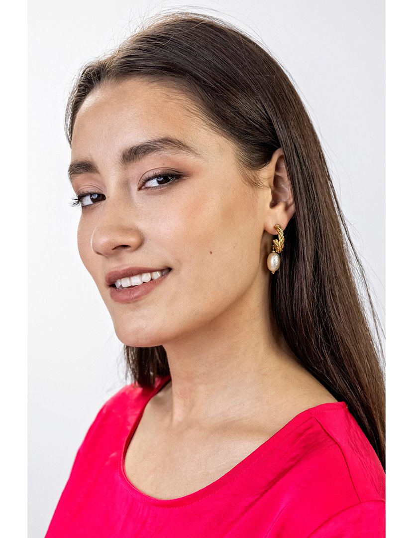 Brincos Dourados e Branco