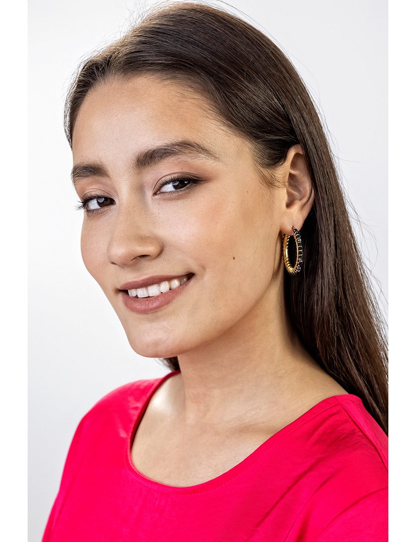 Brincos Dourados e Preto