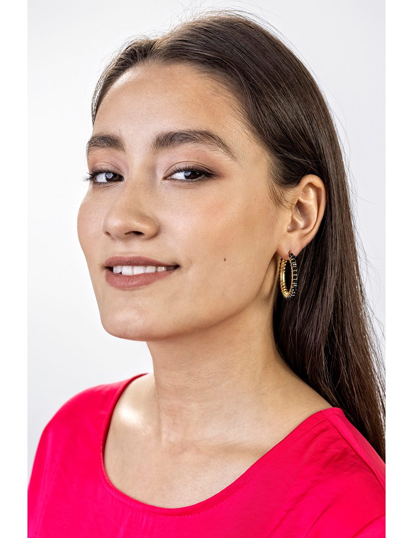 Brincos Dourados e Preto