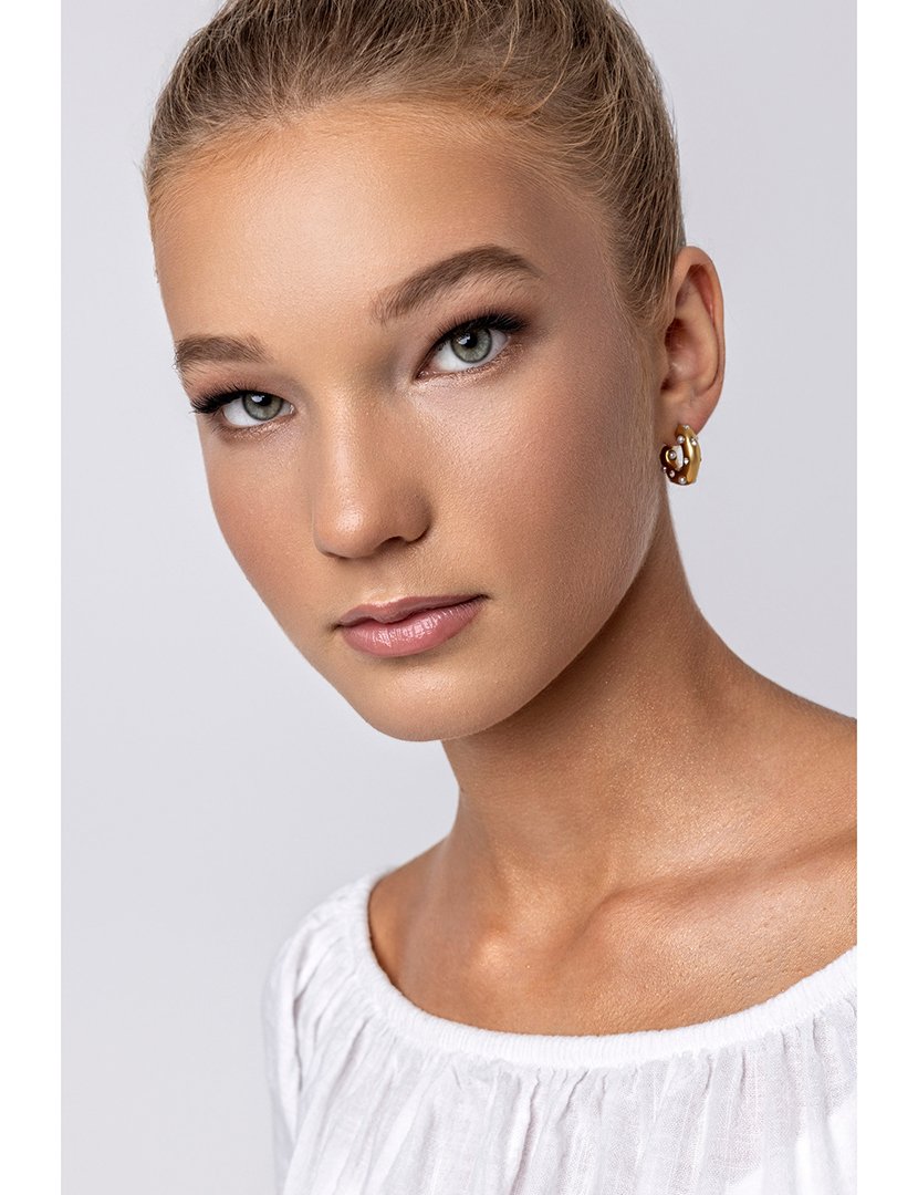 Brincos Dourados e Branco