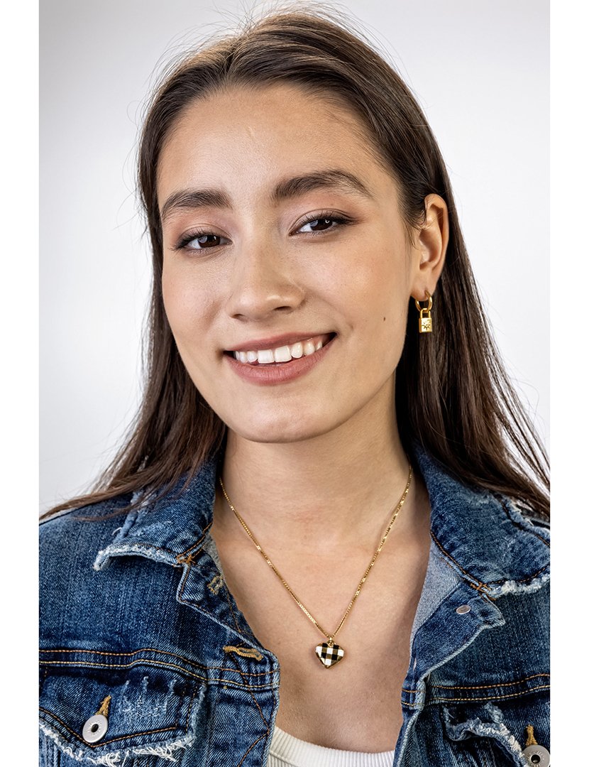 Colar Dourado, Preto e Branco