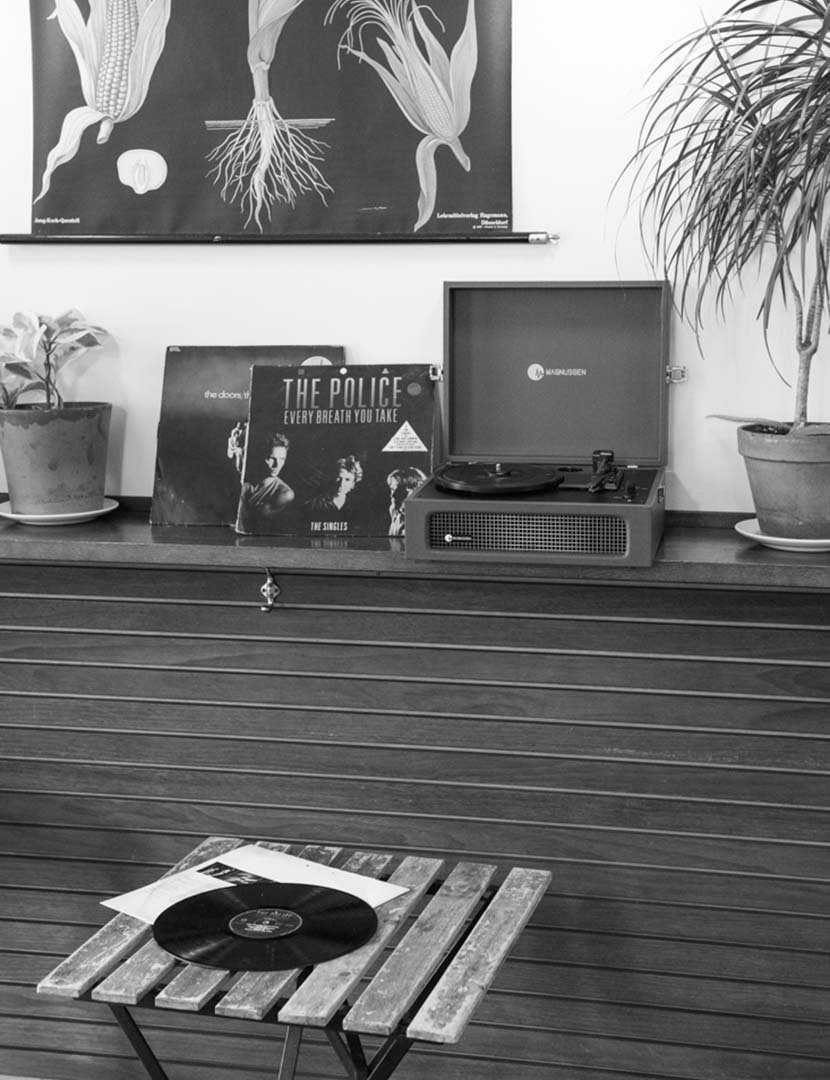 Gira-Discos T1 Preto