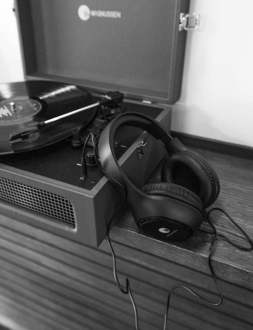 Gira-Discos T1 Preto