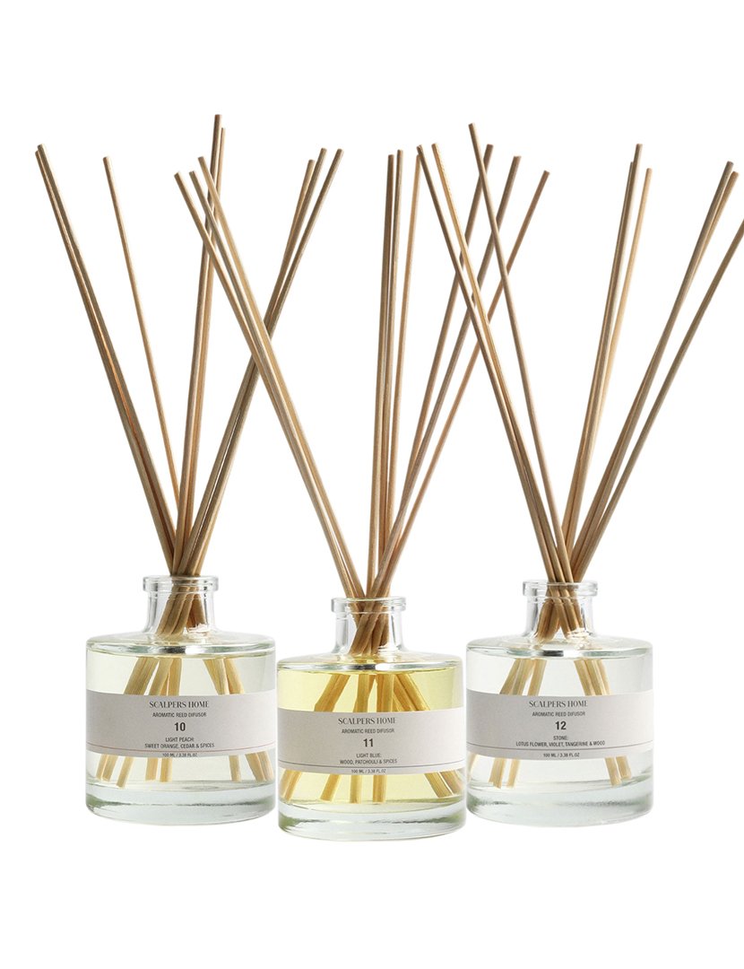 Conjunto de 3 difusores mikado de 100ml com aromas de lótus branco e pêssego claro.