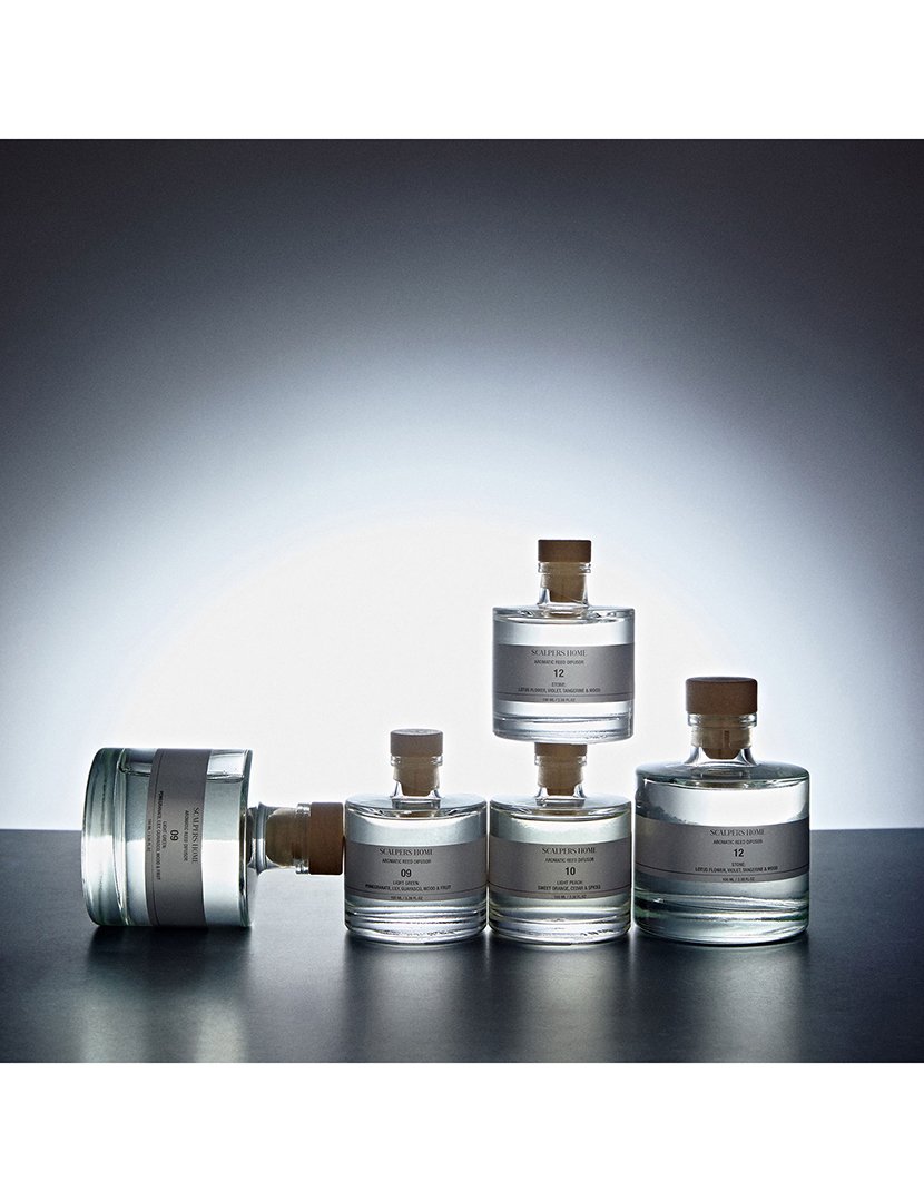 Conjunto de 3 difusores mikado de 100ml com aromas de lótus branco e pêssego claro.