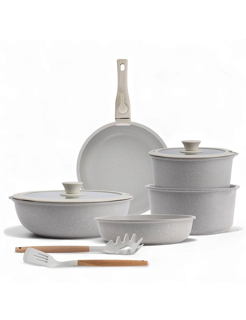 Conjunto de panelas Bergner  de 10 peças, bege, com cabos removíveis, 3 frigideiras, 2 panelas, tampas e utensílios, alumínio fundido com revestimento antiaderente.