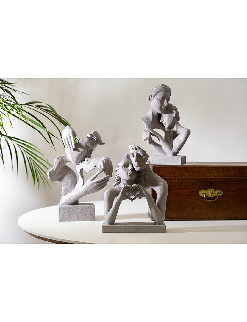Escultura Casal Beijo de Resina Love Affair