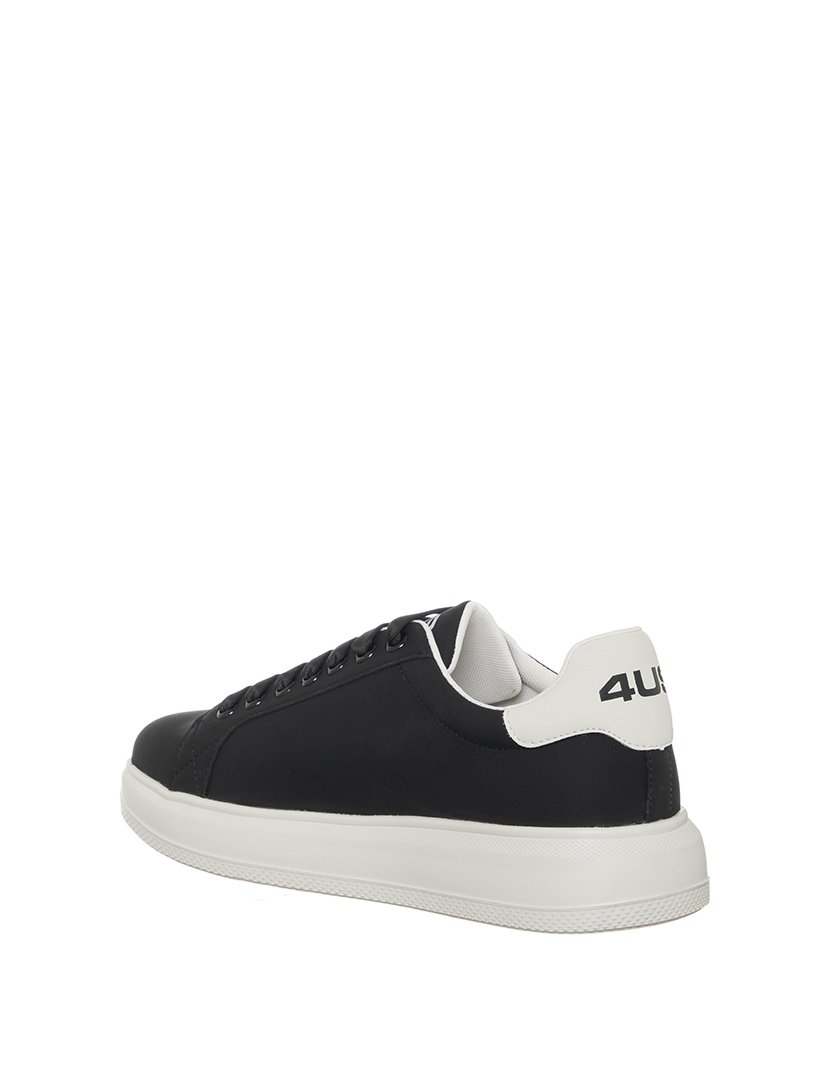 Ténis Homem Preto e Branco