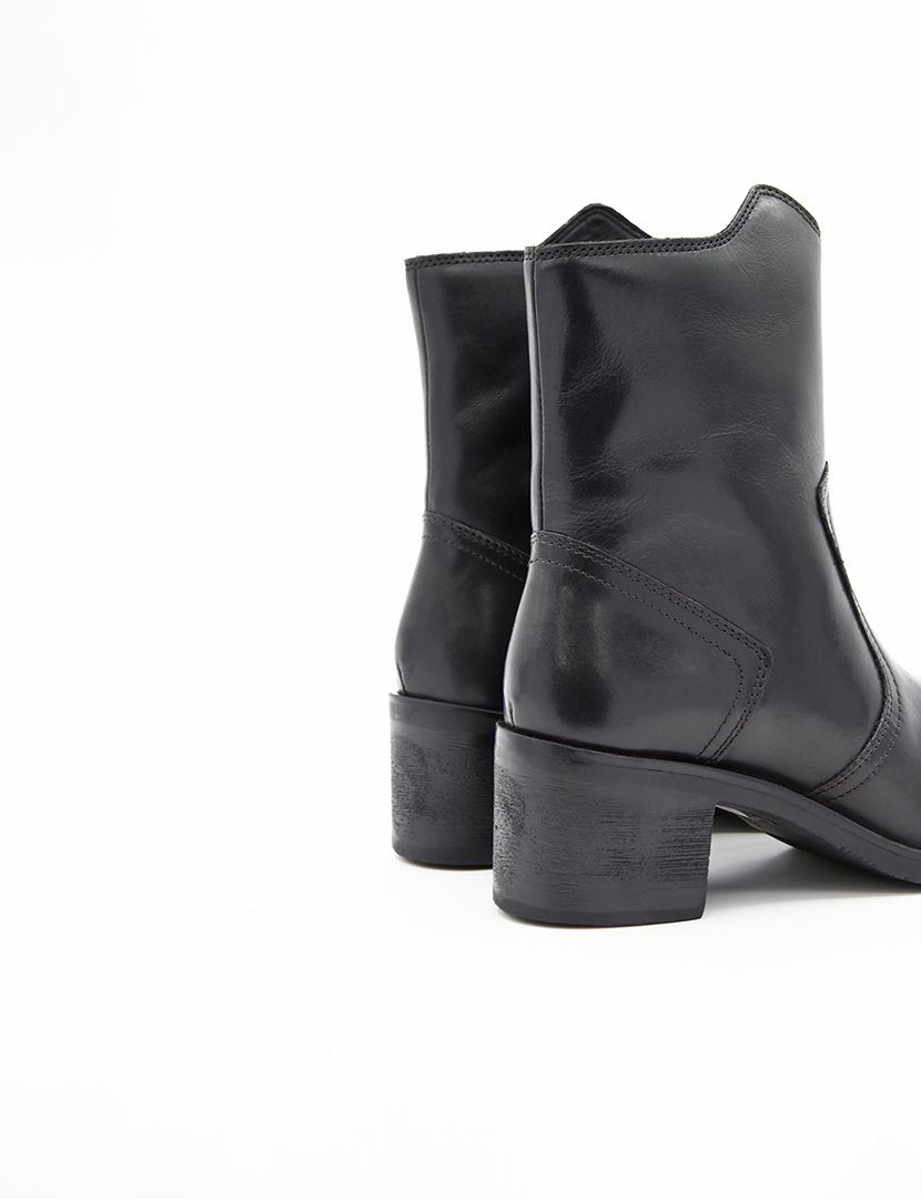 Botins com Salto Senhora Preto