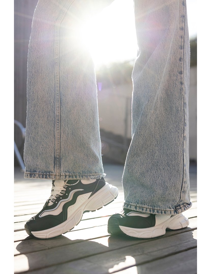 Ténis Senhora Preto e Branco