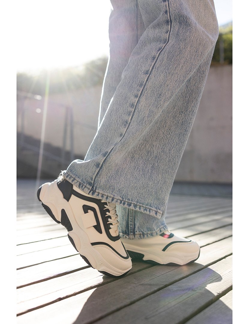 Ténis Senhora Branco e Preto