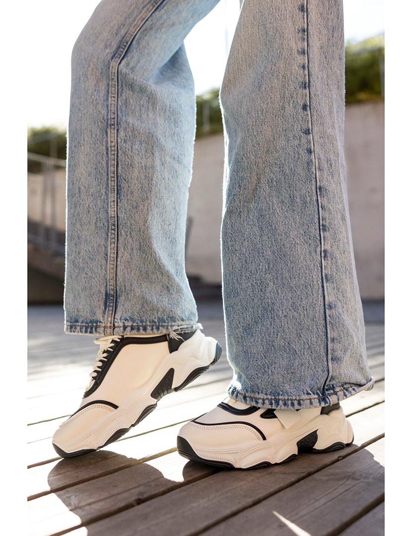 Ténis Senhora Branco e Preto