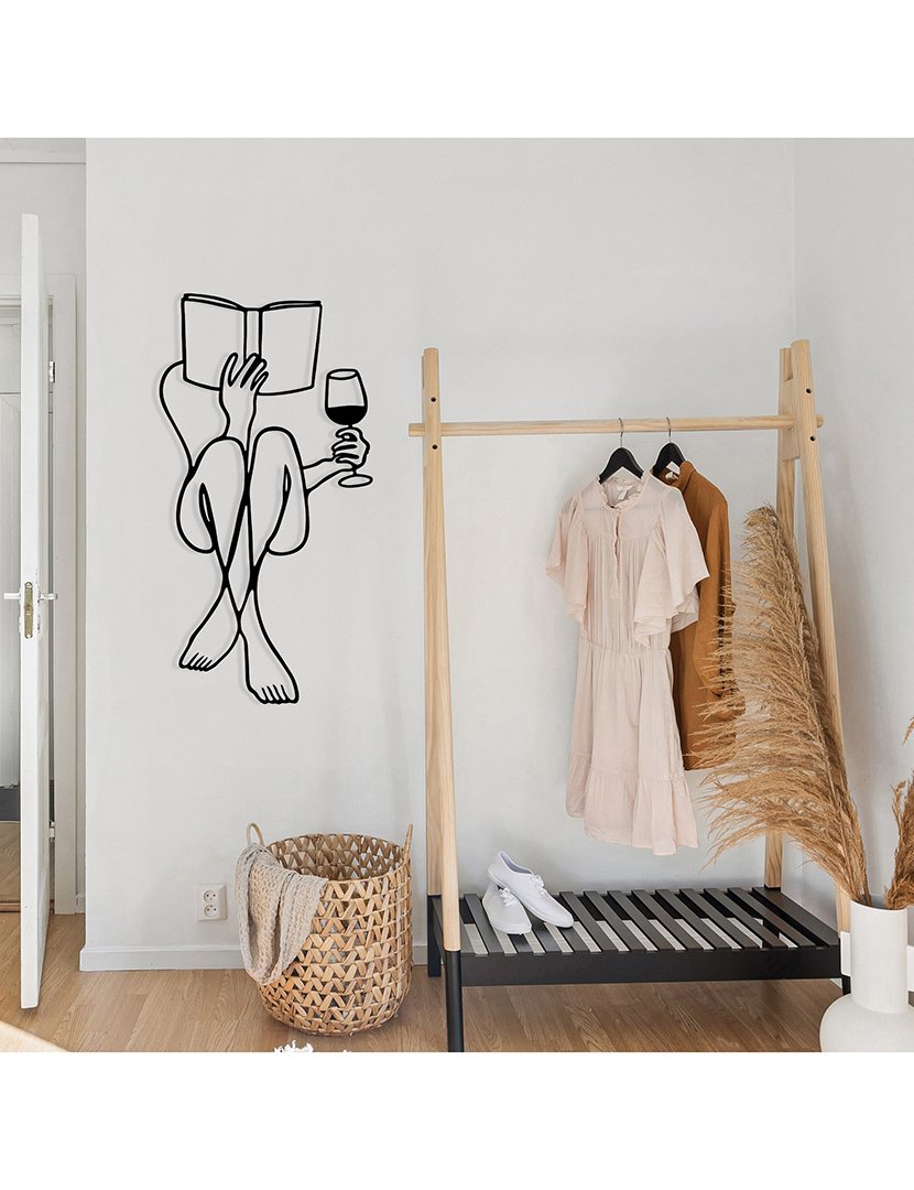 Decoração Parede Metal Woman Wine Book