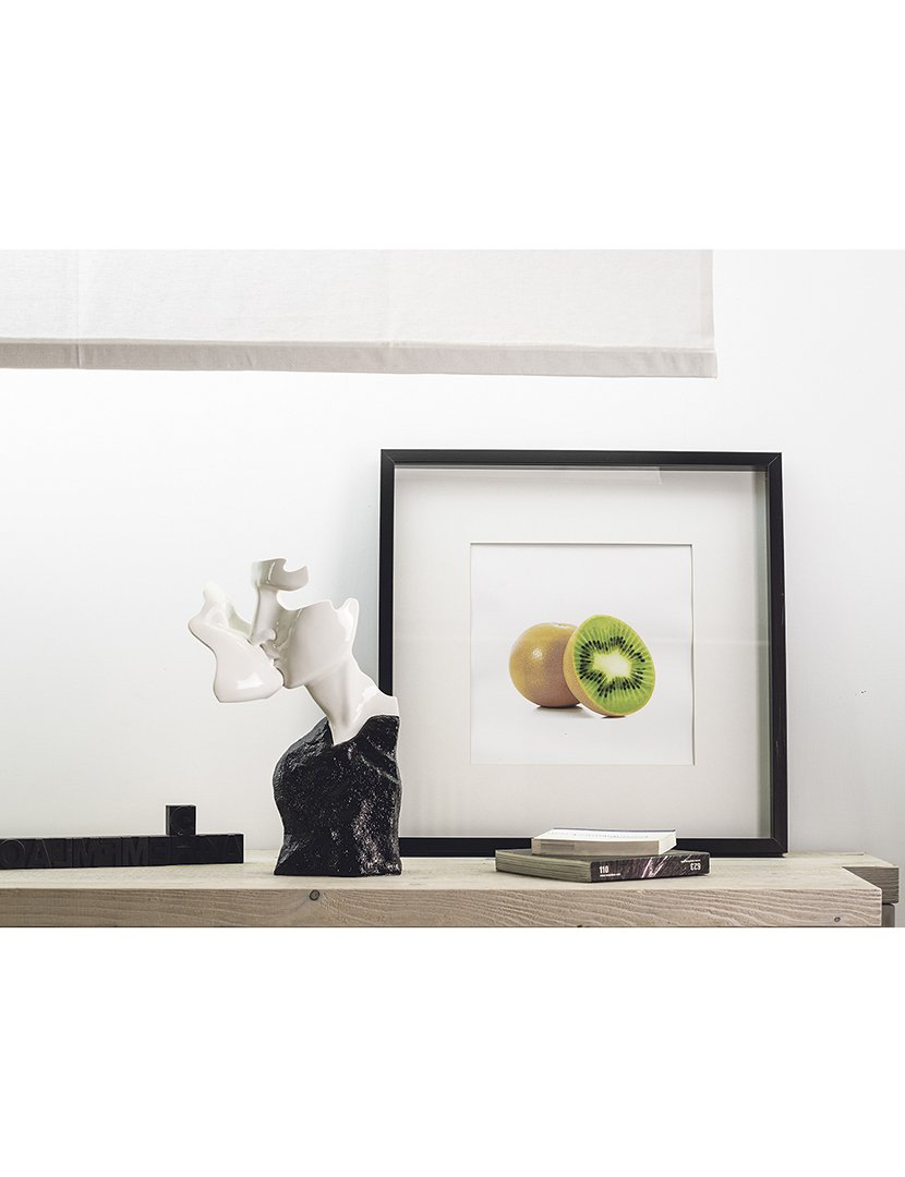 Escultura em Poliresina IBERIA Branco e Preto