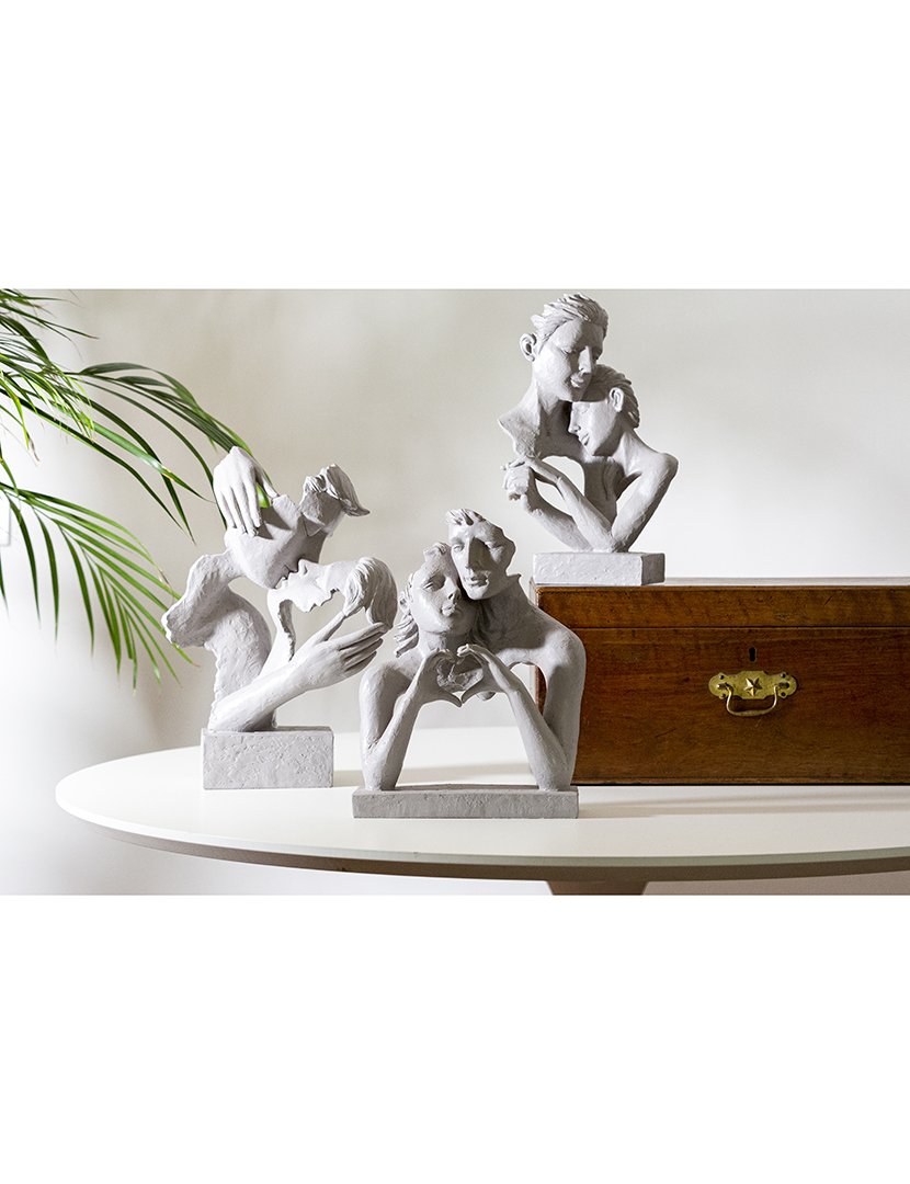 Escultura em Resina Abraço LOVE AFFAIR