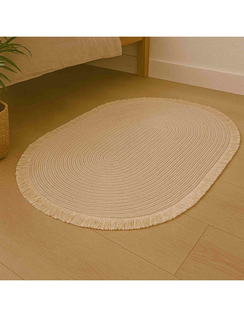 Tapete oval de palha com franjas