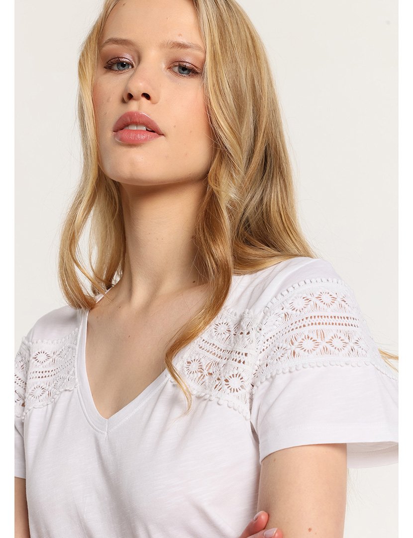 Blusa Senhora com Detalhe Croché Branco