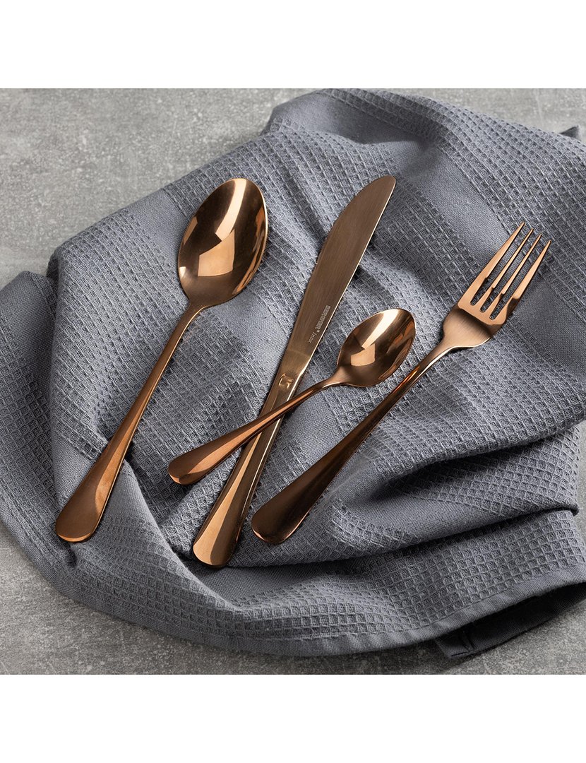 Conjunto de talheres de aço inoxidável com 16 peças (4 colheres + 4 garfos + 4 facas + 4 colheres de chá) na cor cobre.
