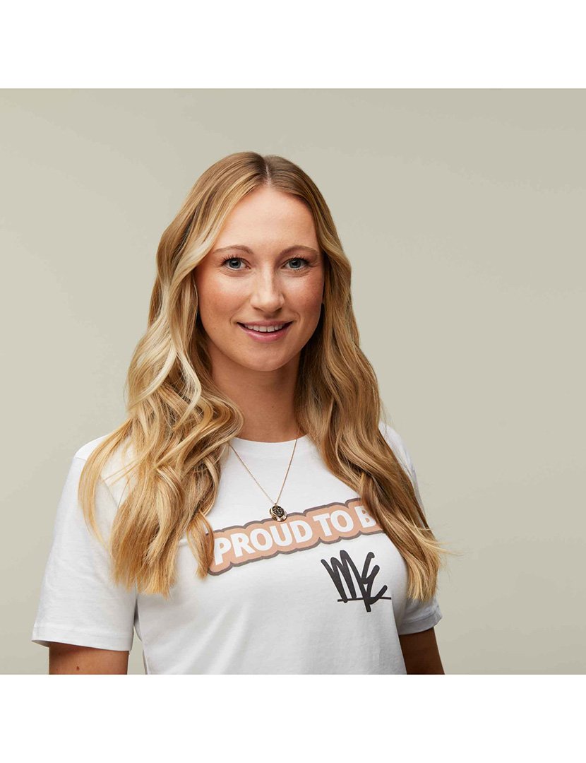 Pretty Natural Hydrating Foundation 090             