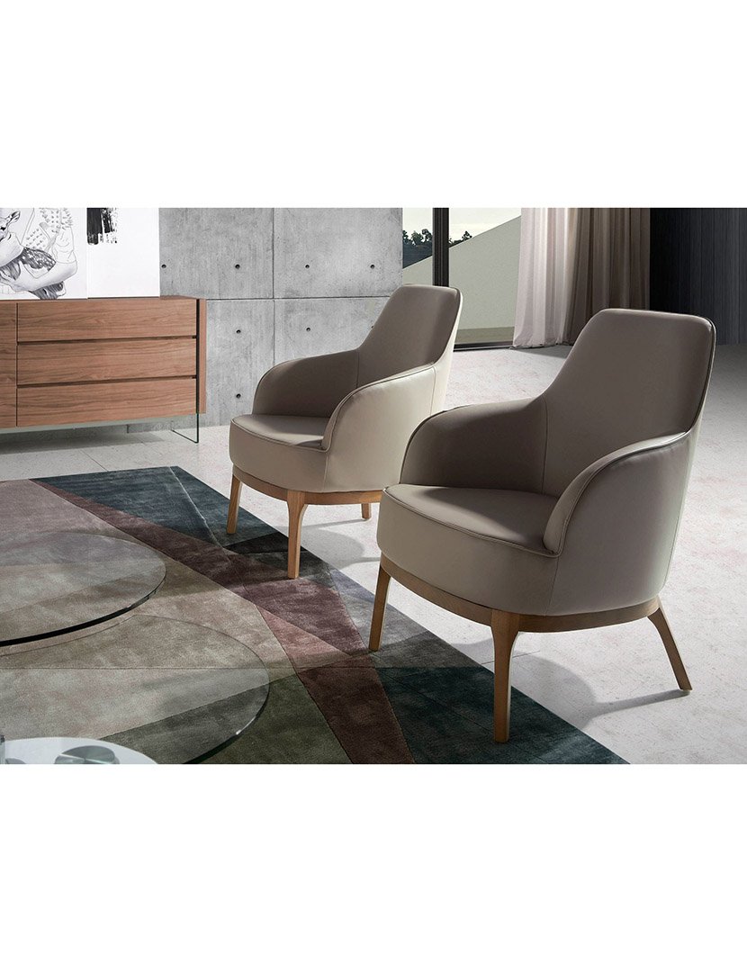 Poltrona em Couro Sintético Cinzento