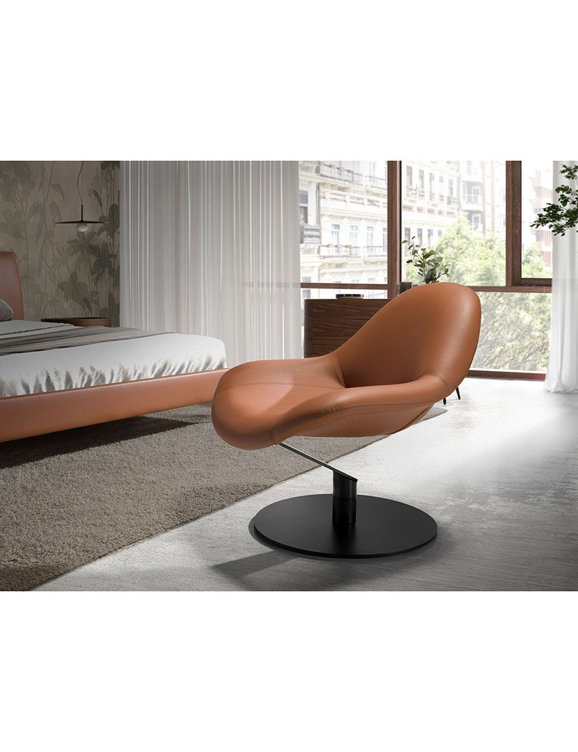 Poltrona Giratória em Couro Sintético Castanho