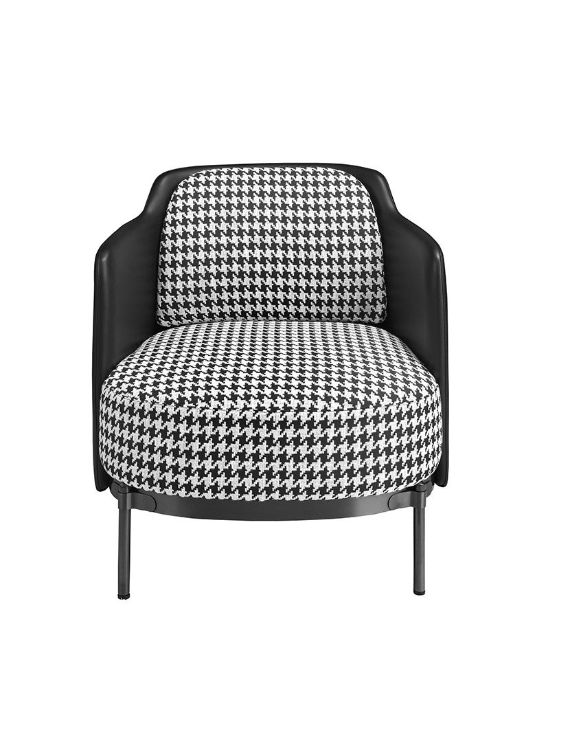 Cadeirão em Tecido Preto e Branco e Couro Sintético
