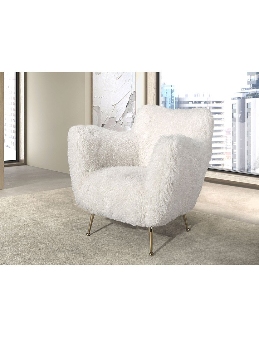 Cadeirão Coberto de Pelo Branco