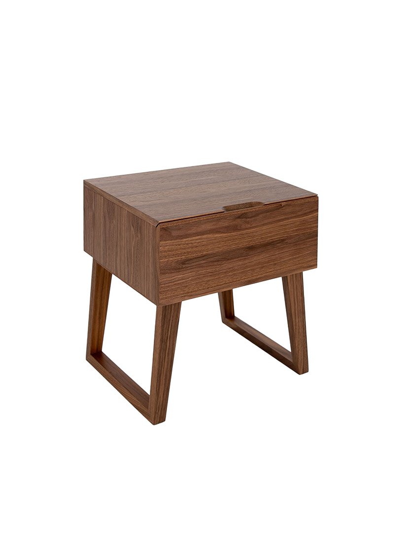 Mesa de Cabeceira em Nogueira