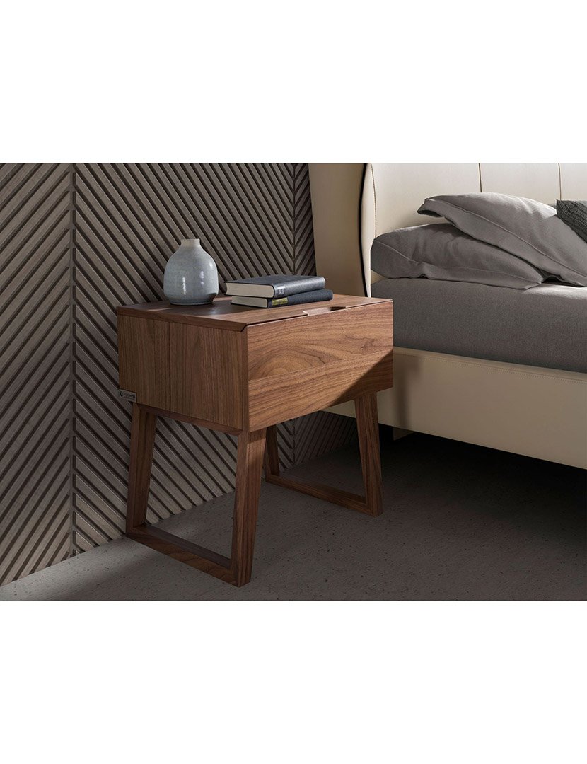 Mesa de Cabeceira em Nogueira