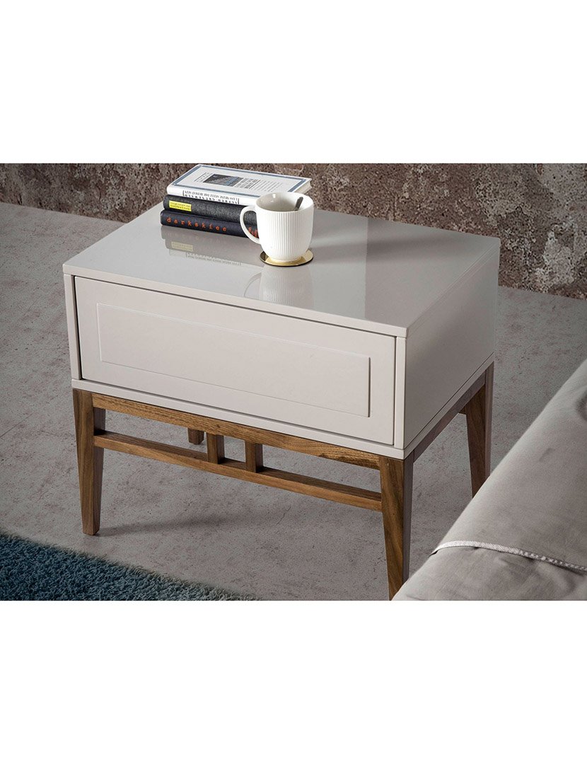 Mesa de Cabeceira em Nogueira e Bege